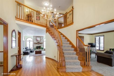 2320 Periwinkle Ln, Algonquin, IL 60102 photo 2