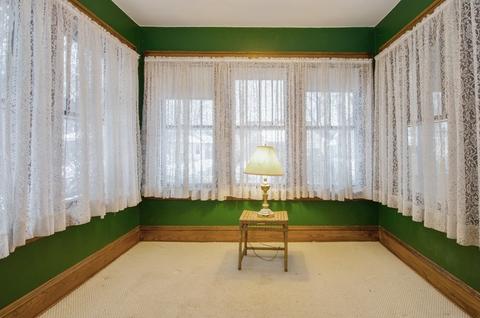 17 N Commonwealth Ave, Elgin, IL 60123 photo 5