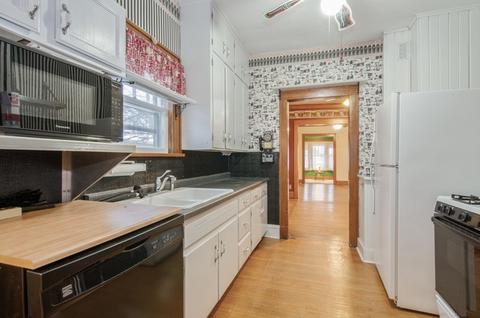 17 N Commonwealth Ave, Elgin, IL 60123 photo 3