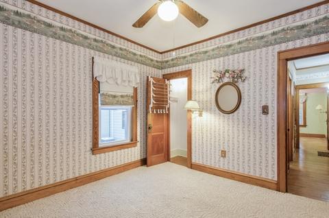 17 N Commonwealth Ave, Elgin, IL 60123 photo 9