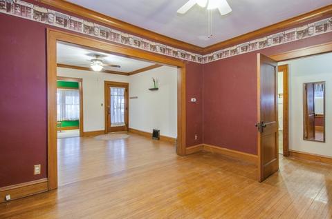 17 N Commonwealth Ave, Elgin, IL 60123 photo 4