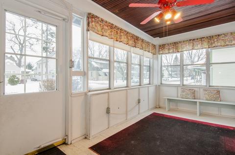 17 N Commonwealth Ave, Elgin, IL 60123 photo 14