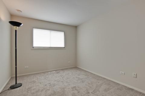 447 Maple Dr, Wheeling, IL 60090 photo 20