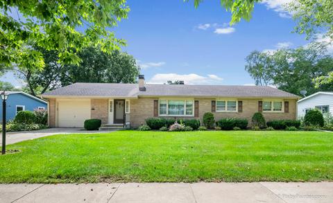 809 Royal Ln, West Dundee, IL 60118 photo 1