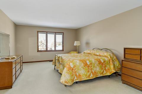 8517 Heather Dr, Burr Ridge, IL 60527 photo 17