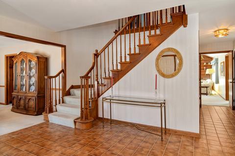 8517 Heather Dr, Burr Ridge, IL 60527 photo 3