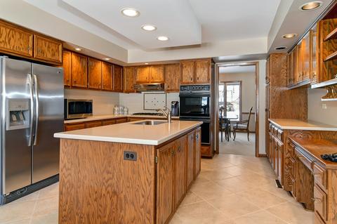8517 Heather Dr, Burr Ridge, IL 60527 photo 13
