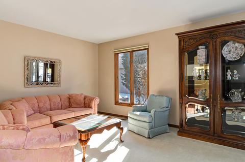8517 Heather Dr, Burr Ridge, IL 60527 photo 4
