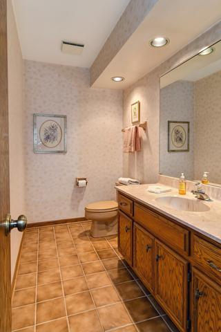 8517 Heather Dr, Burr Ridge, IL 60527 photo 9