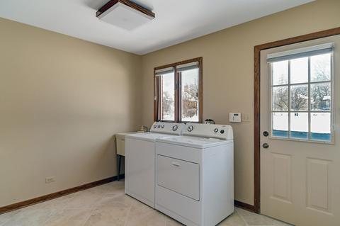 8517 Heather Dr, Burr Ridge, IL 60527 photo 16
