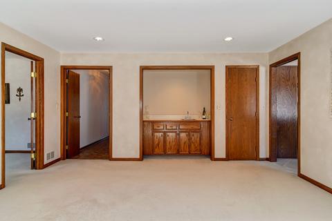 8517 Heather Dr, Burr Ridge, IL 60527 photo 11