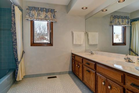 8517 Heather Dr, Burr Ridge, IL 60527 photo 24