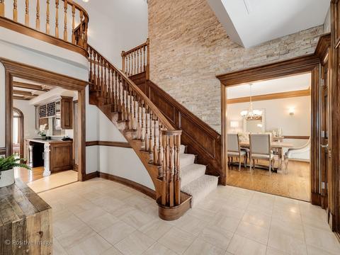 140 Circle Ridge Dr, Burr Ridge, IL 60527 photo 2