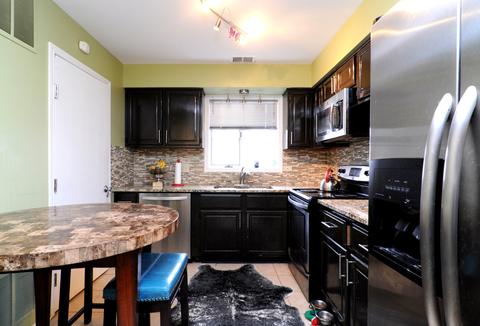 210 Windsor Ln #D, Willowbrook, IL 60527 photo 4
