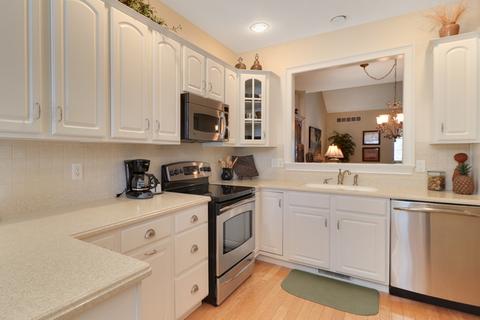 17 Spring Ridge Cir, Bloomington, IL 61704 photo 2