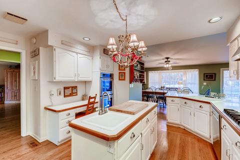 26 W234 Tomahawk Dr, Wheaton, IL 60189 photo 8