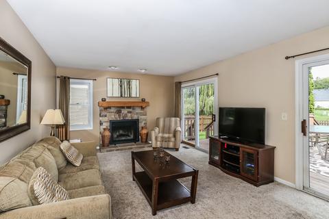 101 Hampton St, Cary, IL 60013 photo 12