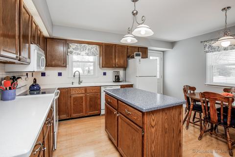 1619 Wilson Ave, Wheaton, IL 60189 photo 2