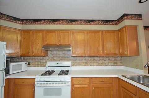 1061 E Danbury Dr, Cary, IL 60013 photo 5