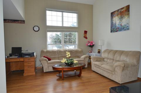 1061 E Danbury Dr, Cary, IL 60013 photo 2