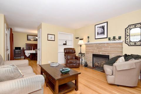 219 E 3rd St, Elmhurst, IL 60126 photo 2