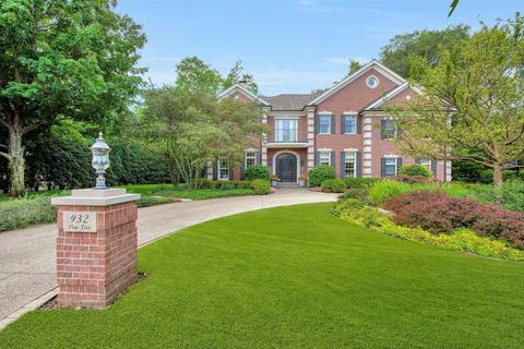 932 Pine Tree Ln, Winnetka, IL 60093 photo 1