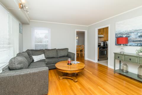 889 Webster Ln, Des Plaines, IL 60016 photo 4