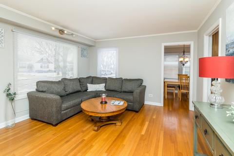 889 Webster Ln, Des Plaines, IL 60016 photo 3