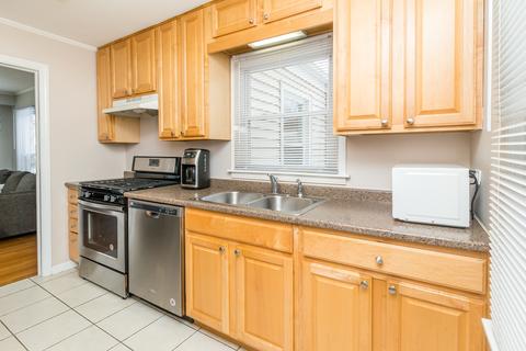 889 Webster Ln, Des Plaines, IL 60016 photo 8