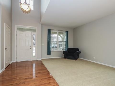 356 Comstock Dr, Elgin, IL 60124 photo 2