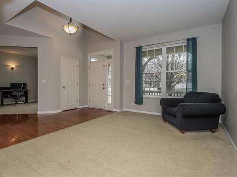 356 Comstock Dr, Elgin, IL 60124 photo 3