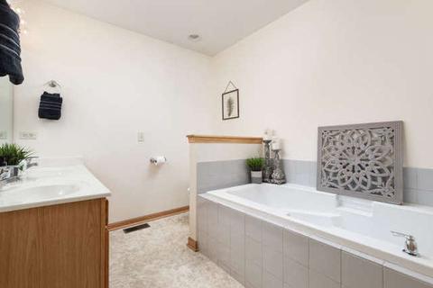 1428 Mackenzie Ln, Elgin, IL 60120 photo 17