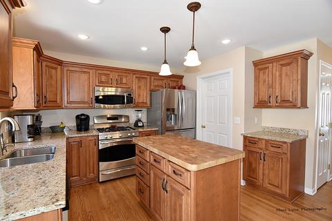 832 Sharp Ct, Elburn, IL 60119 photo 9