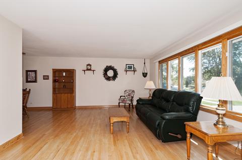 929 Balsam Ln, Bartlett, IL 60103 photo 2
