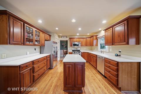 912 Appleton Dr, Batavia, IL 60510 photo 4