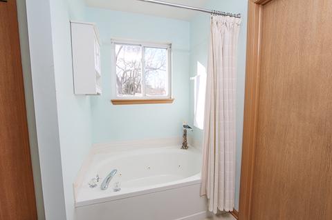 2113 Hemlock Dr, Mchenry, IL 60050 photo 9