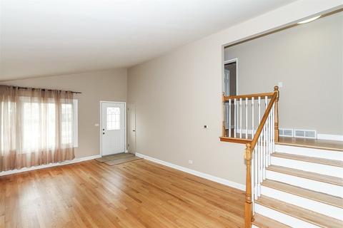 16 W Devon Ave, Roselle, IL 60172 photo 4
