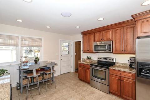 331 Stratford Rd, Des Plaines, IL 60016 photo 4