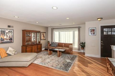 331 Stratford Rd, Des Plaines, IL 60016 photo 9