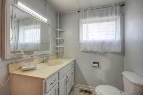 108 E Center St, Fairmount, IL 61841 photo 25