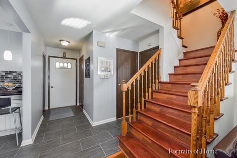 1574 Dundee Dr, Wheaton, IL 60189 photo 2
