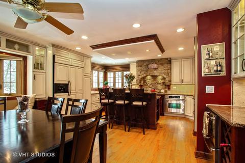 902 N Sumac Ln, Mount Prospect, IL 60056 photo 2