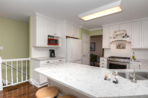 4745 Oregon Trl, Mchenry, IL 60050 photo 3