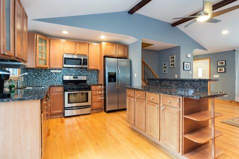 237 W Devon Ave, Roselle, IL 60172 photo 3
