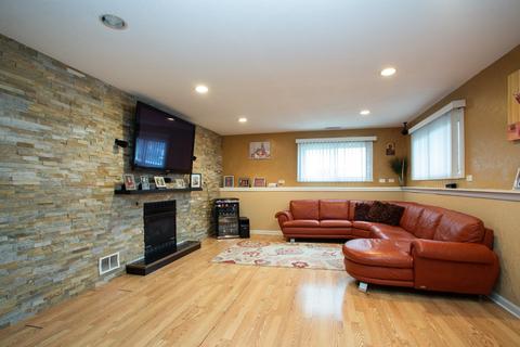 237 W Devon Ave, Roselle, IL 60172 photo 5