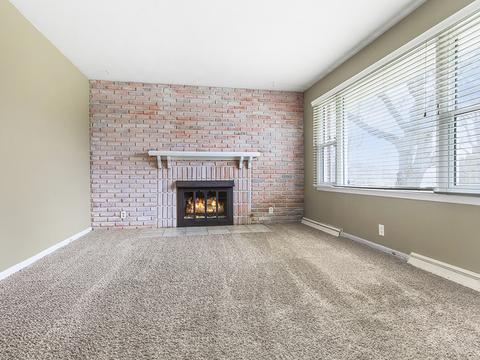 16 Hawthorne Dr, Normal, IL 61761 photo 4