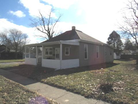 1018 E Washington St, Clinton, IL 61727 photo 3