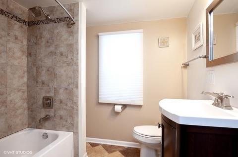 314 South Dr, Lakemoor, IL 60051 photo 9
