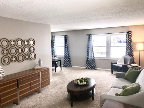 3688 Whispering Trails Dr, Hoffman Estates, IL 60192 photo 5