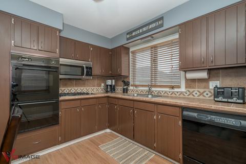602 E Division St, Lockport, IL 60441 photo 8